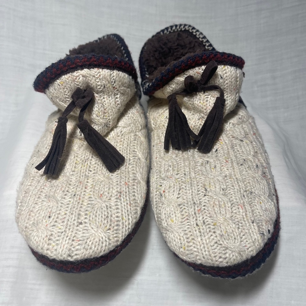 Muk Luks Women’s Tribal Print, Knit and Furpa. Winter Comfort Sz Med. 7/8
